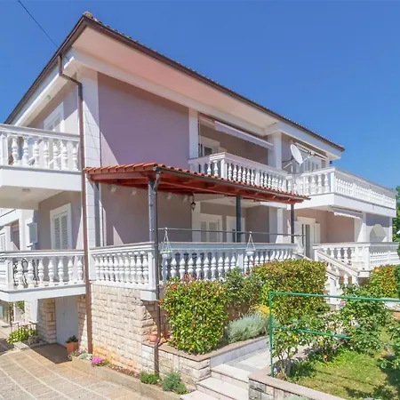 Beautiful In With Kitchen *